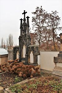 Jeden z hrobů hřbitova