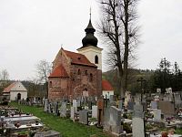 Rovná, kostel a část hřbitova