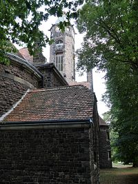 Hrob, jeden z přístavků kostela