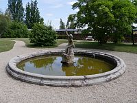 Lysice, bazén v zámecké zahradě