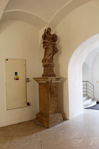 Socha Panny Marie v radniční hale