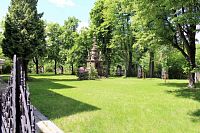Park v okolí kostela