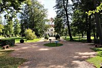 Pohled z parku na Letohrádek