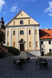 Ostrov, klášterní kostel Zvěstování Panny Marie, průčelí