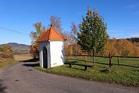 Vyhlídkové místo a kaple u Bohdašic.