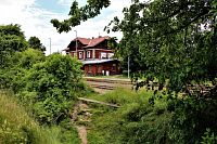 Žichovice, pohled na nádraží ze stezky k řece Otavě