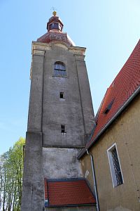 Západní strana věže