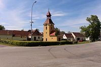 Drahonice, kaple Panny Marie Drahonice, návesní kaple Panny Marie.
