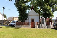Smrkovec, kaple sv. Jana Křtitele Ves Smrkovec u Hradešic.