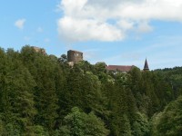 Velhartice, hrad od obce