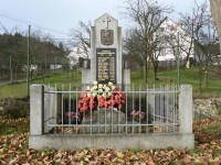 Ústaleč, pomník obětem války