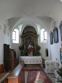 Dlouhá Ves, boční kaple v kostele