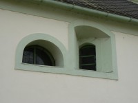 Dlouhá Ves, okénka kostela