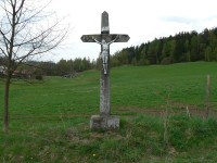 Ujčín, křížek u obce