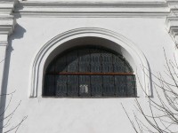 Velenovy, okno nad vchodem do kostela