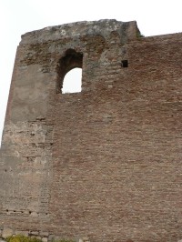 Alcazaba, okno ve hradbách