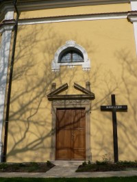 Kaple sv. Antonína, vchod ze strany
