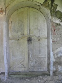 Hlavňovice, hlavní dveře