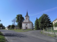 Kostel sv. Jana Nepomuckého v Hlavňovicích.