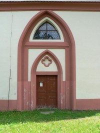 Zdemyslice, hlavní vchod do kostela