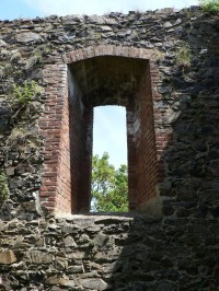 Vlčtejn, okno paláce