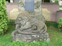 Velké Hydčice, lev na pomníku padlým