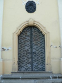Blovice, vchod do kostela