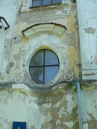 Nicov, kulaté okno kostela