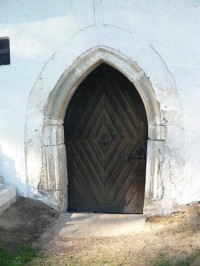 Kašperské Hory, vchod do kostela sv. Mikuláše