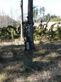 Křížek v lese u Roku