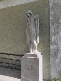 Týnec, socha u kostela
