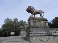 Zbiroh, sochy lvů