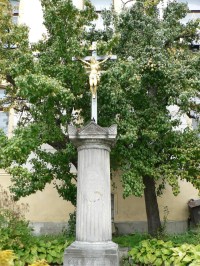 Varnsdorf, kříž před kostelem