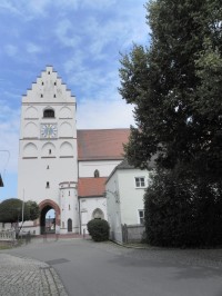 Reisbach, věž s částí kostela