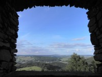 Tolštejn, pohled z hradního okna k severu