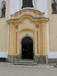 Nová Říše, vchod do klášterního kostela