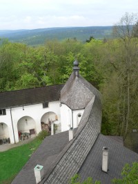 Roštejn, pohled na hradní kapli z věže