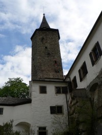 Roštejn, hradní věž z nádvoří