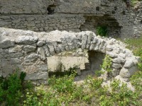 Starý Rybník, torzo zdi na nádvoří