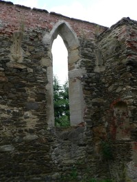 Poleň, gotické okno kostela sv. Markéty