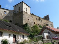 Lipnice nad Sázavou, pohled na hrad z obce