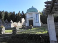 Hrobka rodiny Schowaneků na albrechtickém hřbitově