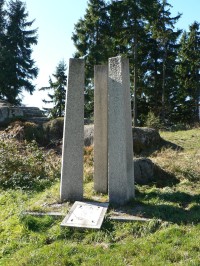 Tanvaldský Špičák, památník na shromáždění 1. května 1890