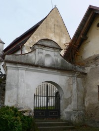 Vchod na hřbitov