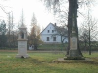 Roudnice - pomník ukřižování se zvoničkou