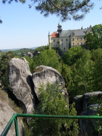 Zámecká vyhlídka - výhled na zámek Hrubá Skála