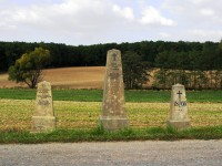 Čistěves - pomníky u severního okraje obce