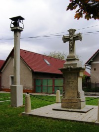 Rasošky - zvonička a pomník ukřižování