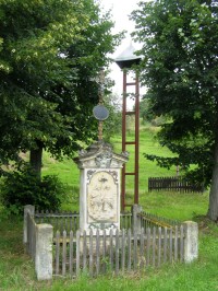 Prachov - pomník ukřižování se zvoničkou