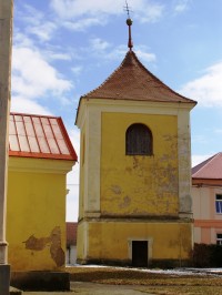 Lovčice - kostel sv. Bartoloměje se zvonicí